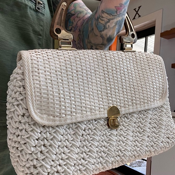 Vintage Handbags - Rattan raffia woven crochet white 60’s kitschy mod purse with brass hardware